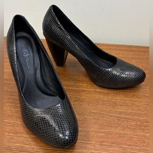 Born Crown Gun Metal Snake Print Leather Heels Pumps Comfort Insole Size 9